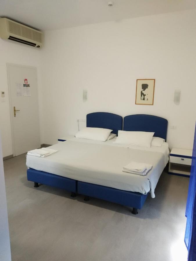 Hotel Otello Punta Marina Bagian luar foto
