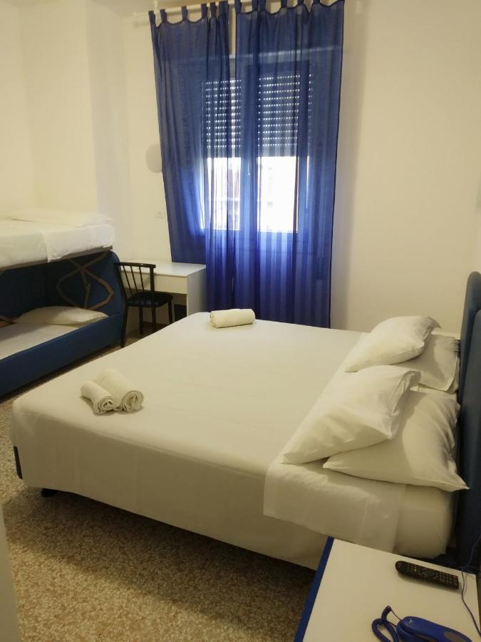 Hotel Otello Punta Marina Bagian luar foto