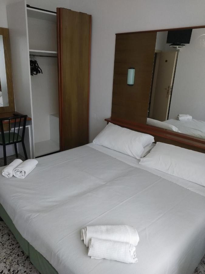Hotel Otello Punta Marina Bagian luar foto