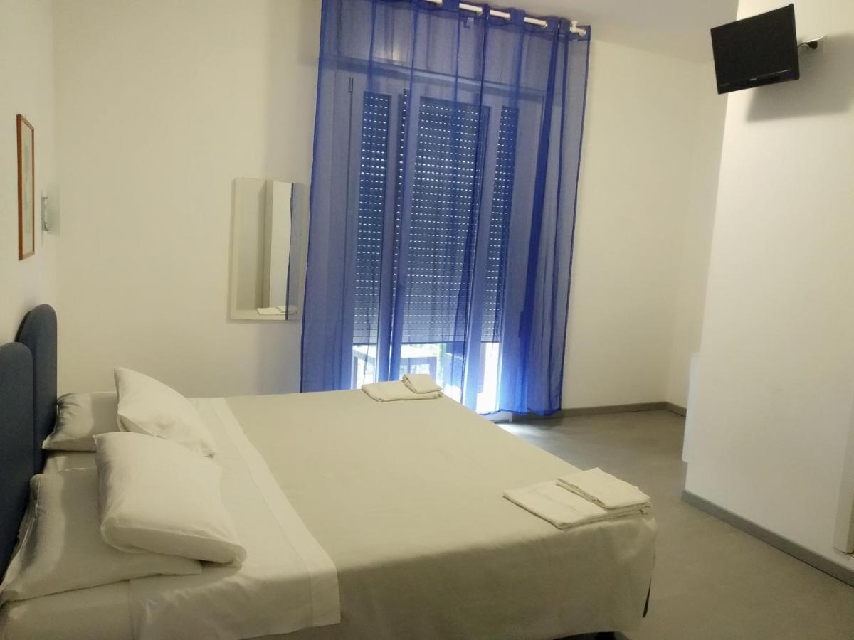Hotel Otello Punta Marina Bagian luar foto