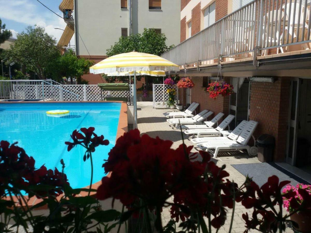 Hotel Otello Punta Marina Bagian luar foto