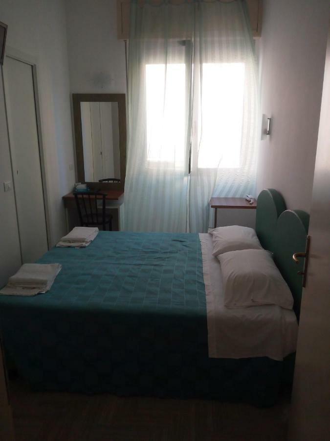 Hotel Otello Punta Marina Bagian luar foto