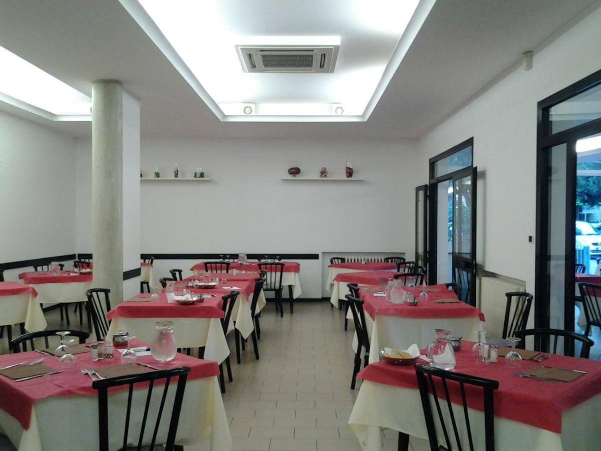 Hotel Otello Punta Marina Bagian luar foto