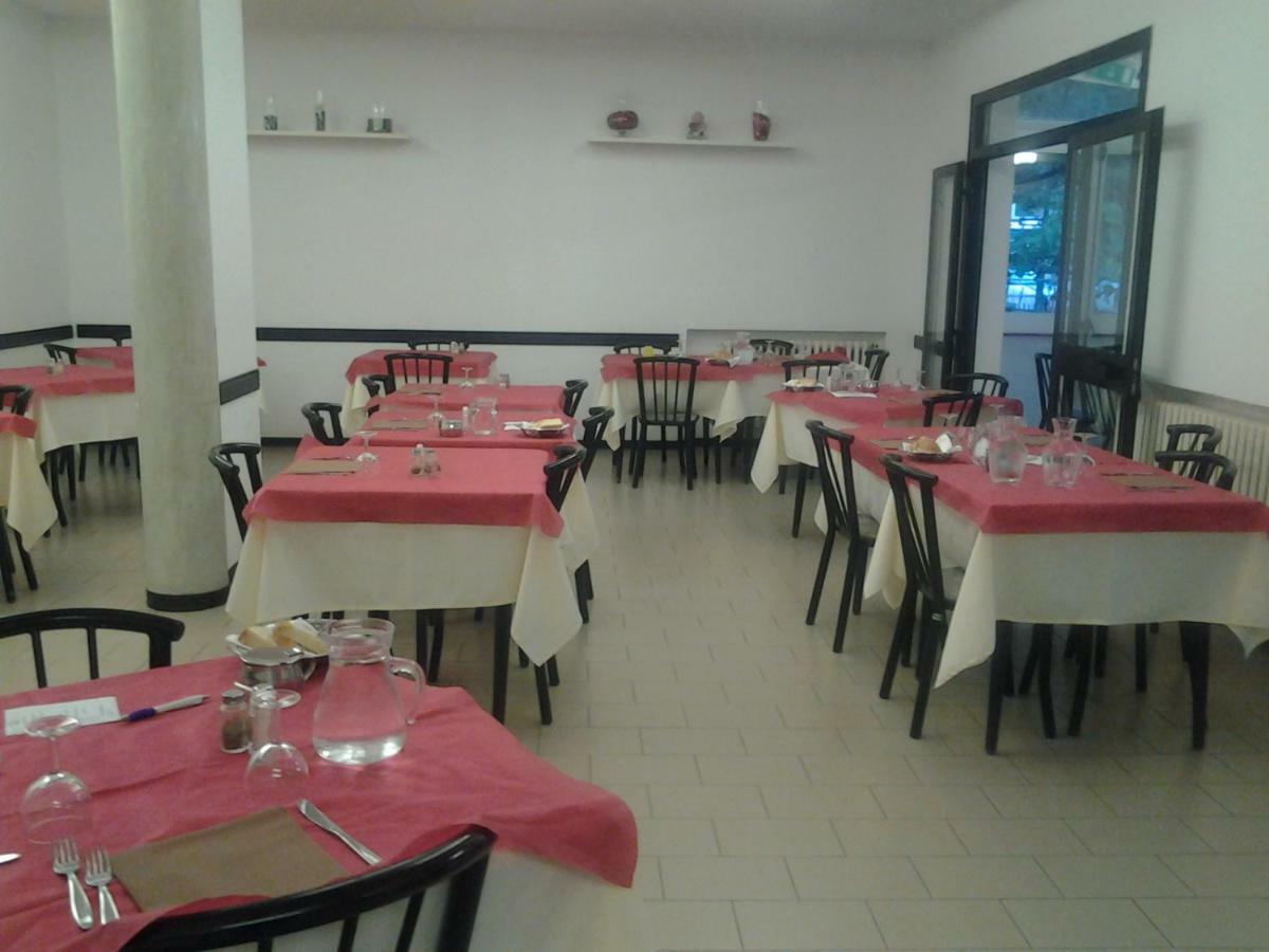 Hotel Otello Punta Marina Bagian luar foto