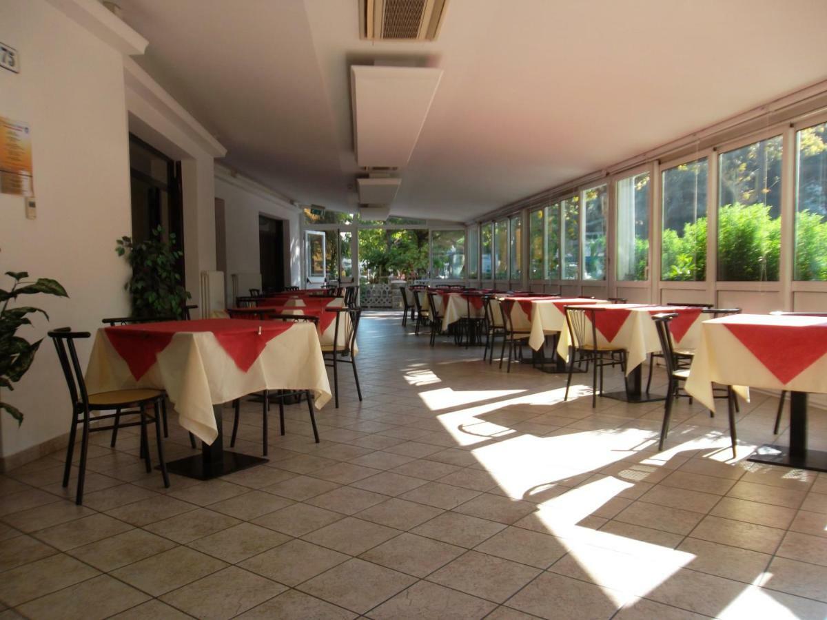 Hotel Otello Punta Marina Bagian luar foto
