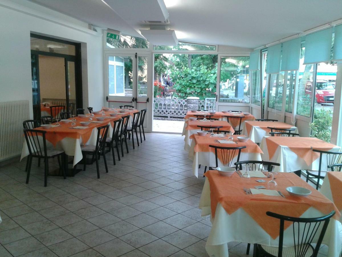 Hotel Otello Punta Marina Bagian luar foto