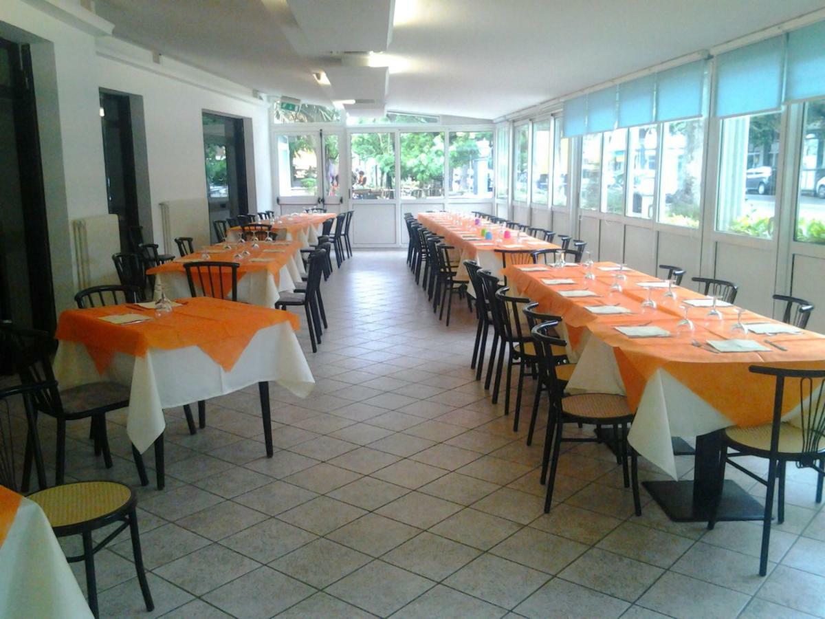 Hotel Otello Punta Marina Bagian luar foto