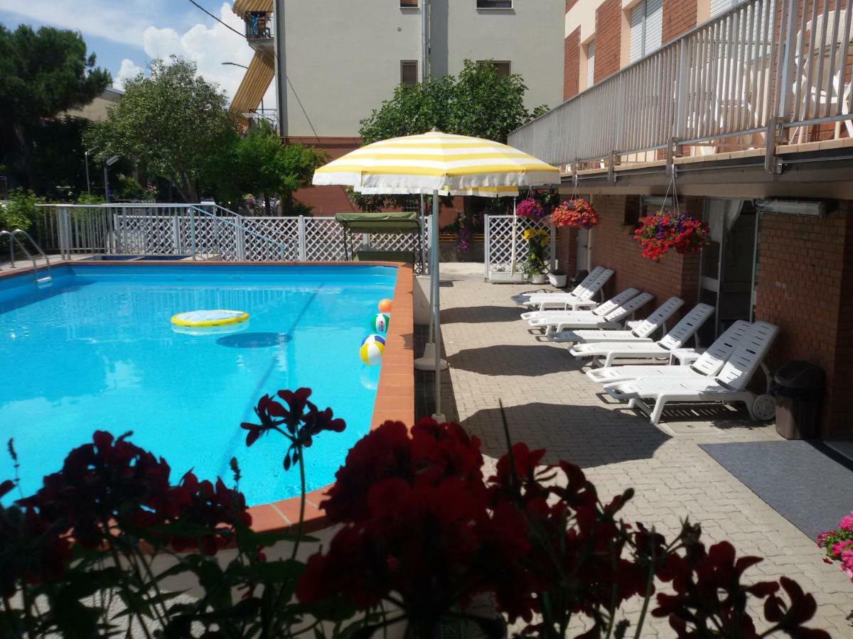 Hotel Otello Punta Marina Bagian luar foto