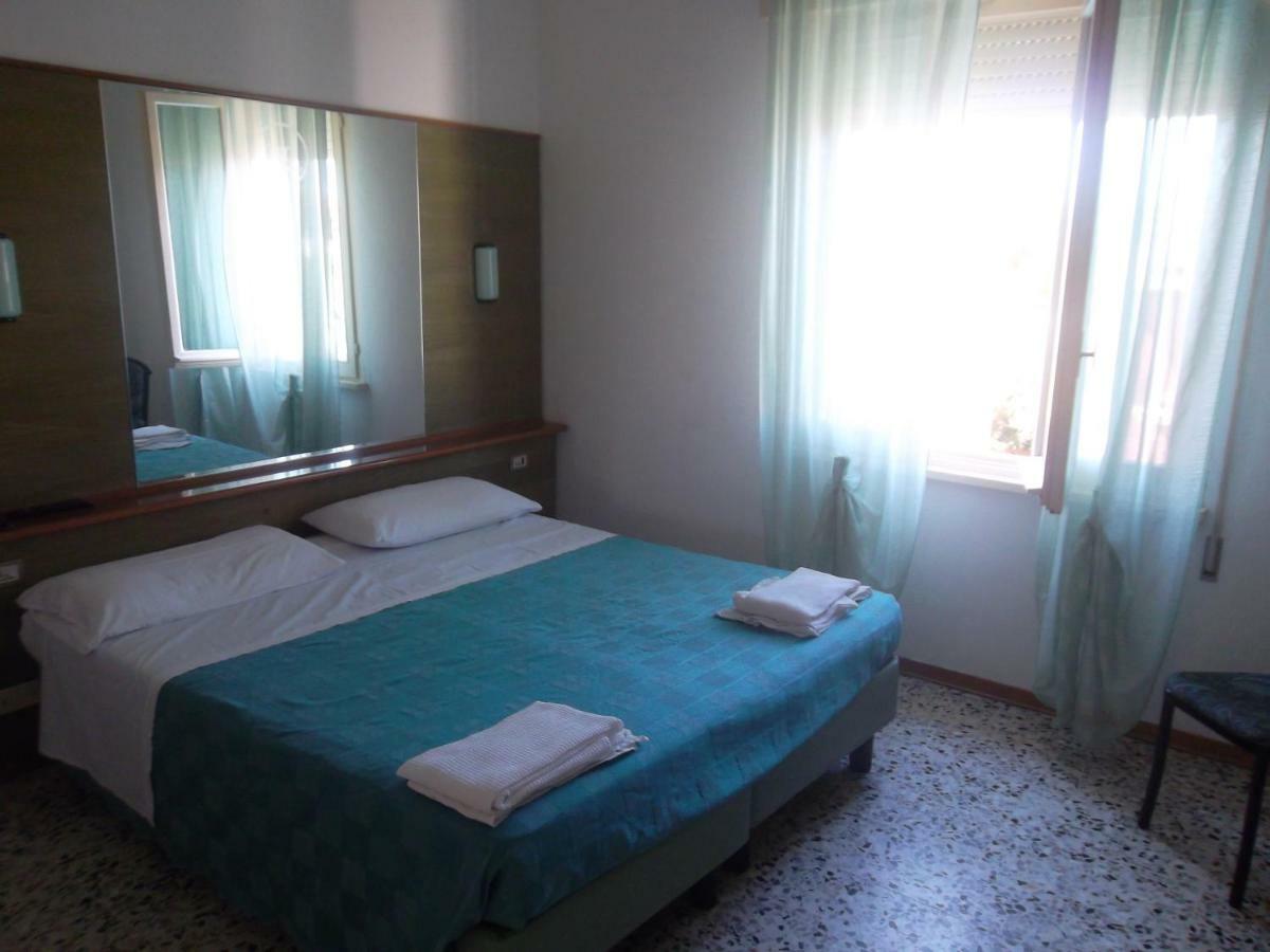 Hotel Otello Punta Marina Bagian luar foto
