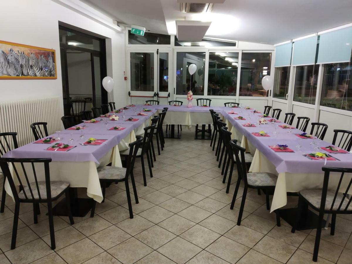 Hotel Otello Punta Marina Bagian luar foto