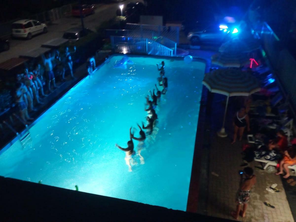 Hotel Otello Punta Marina Bagian luar foto