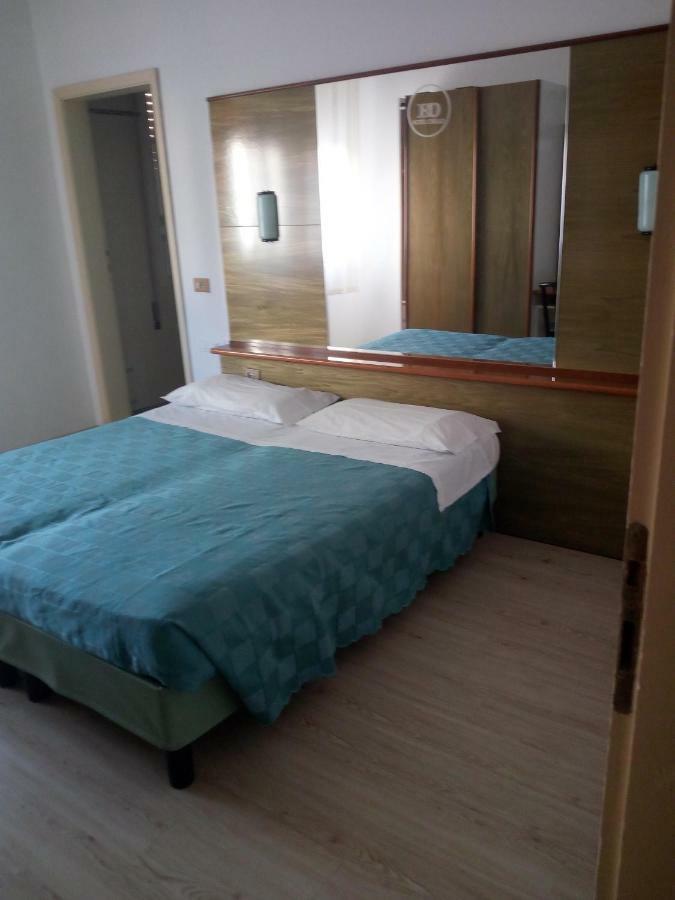 Hotel Otello Punta Marina Bagian luar foto