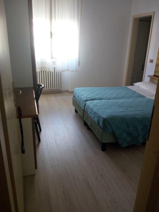 Hotel Otello Punta Marina Bagian luar foto