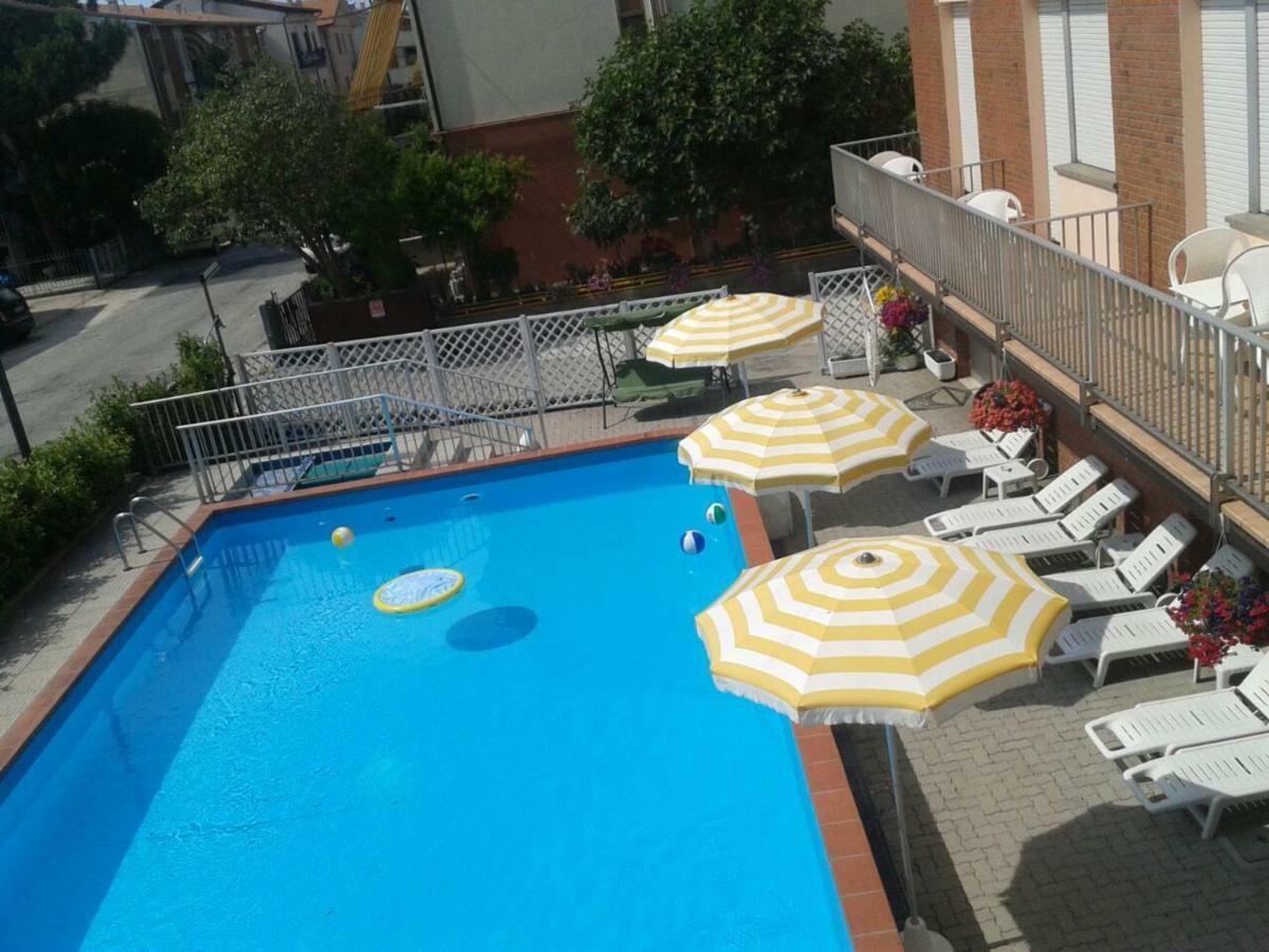 Hotel Otello Punta Marina Bagian luar foto