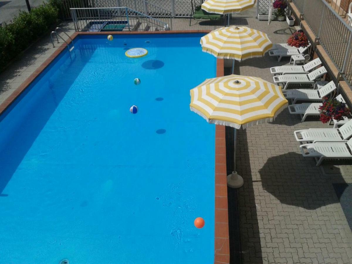 Hotel Otello Punta Marina Bagian luar foto